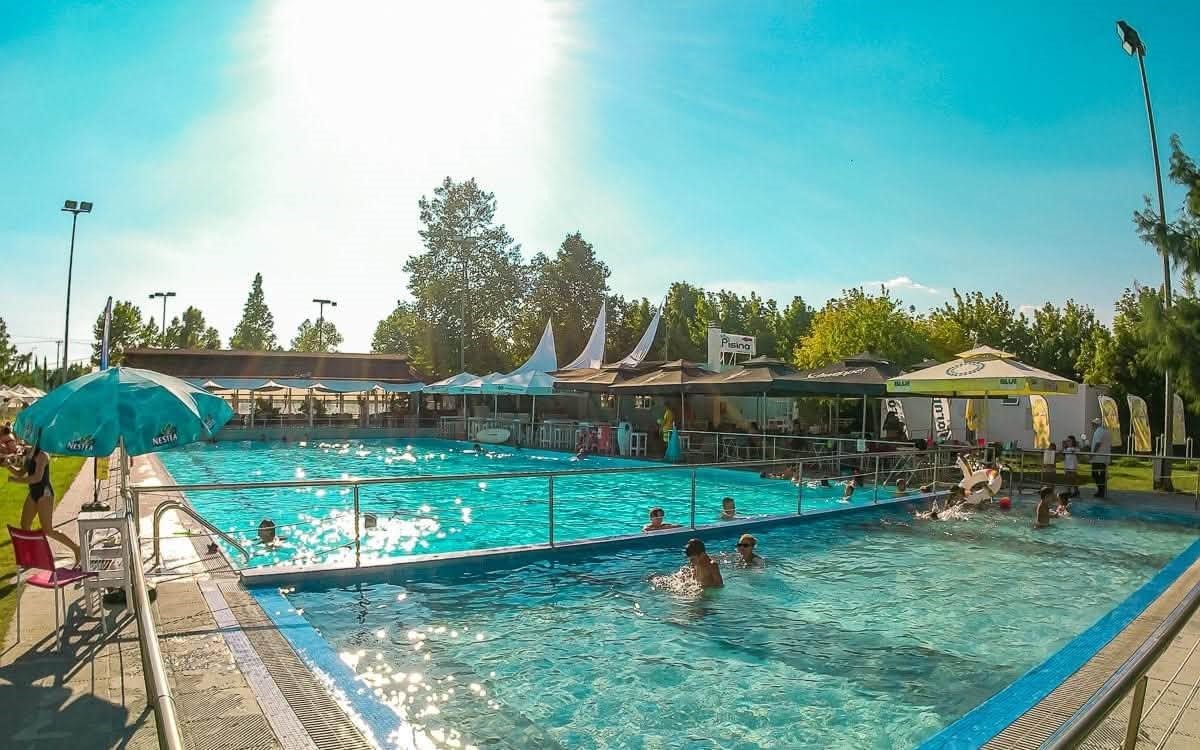 Δεκαπενταύγουστος με δροσιά στη Δημοτική Πισίνα 